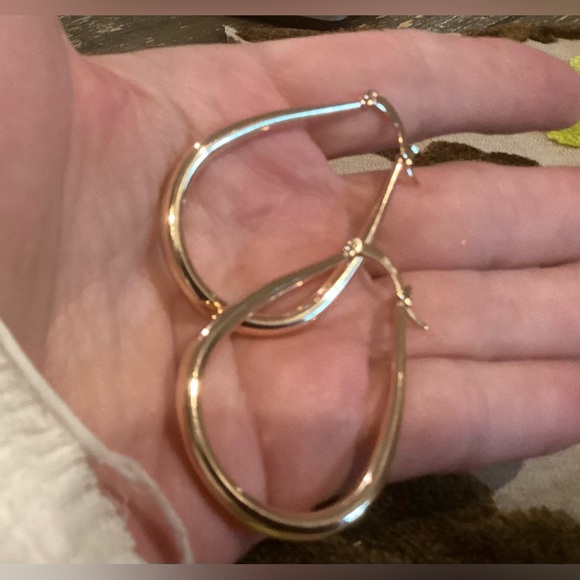 🌸Hoop Earrings Oblong 18k Plated - Picture 5 of 5